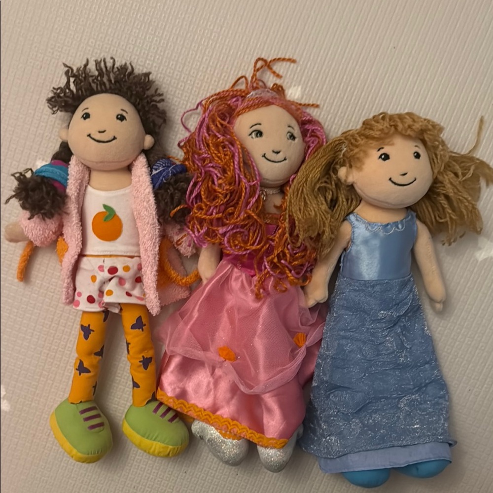 Groovy girls- set of 3 dolls - princess ball gowns with tiaras and pyjama party